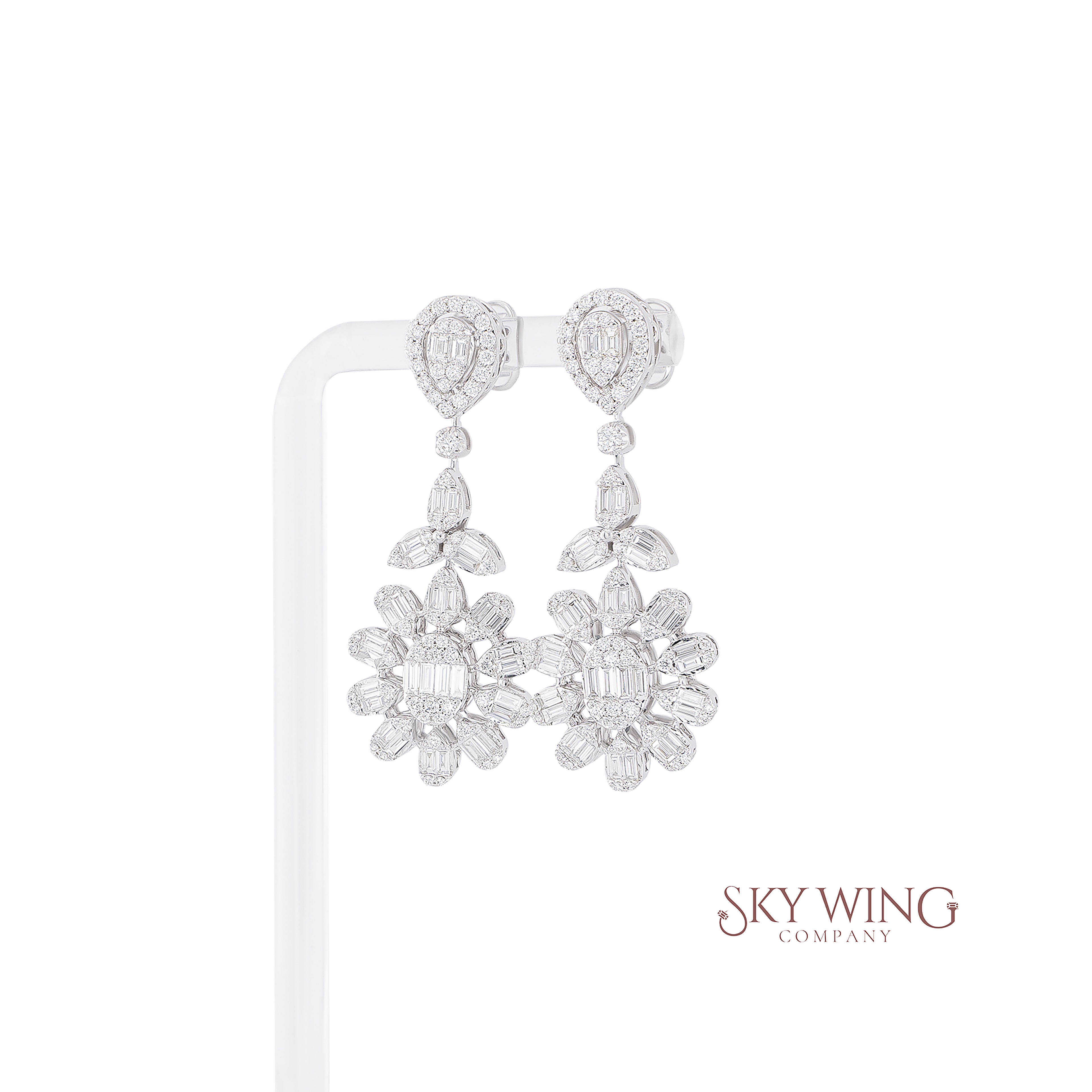 DIAMOND ROUND AND BAGUETTE FLOWER DROP EARRING