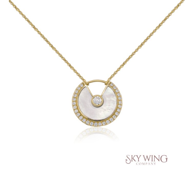 ROUND DIAMOND AND MOTHER OF PEARL NECKLACE