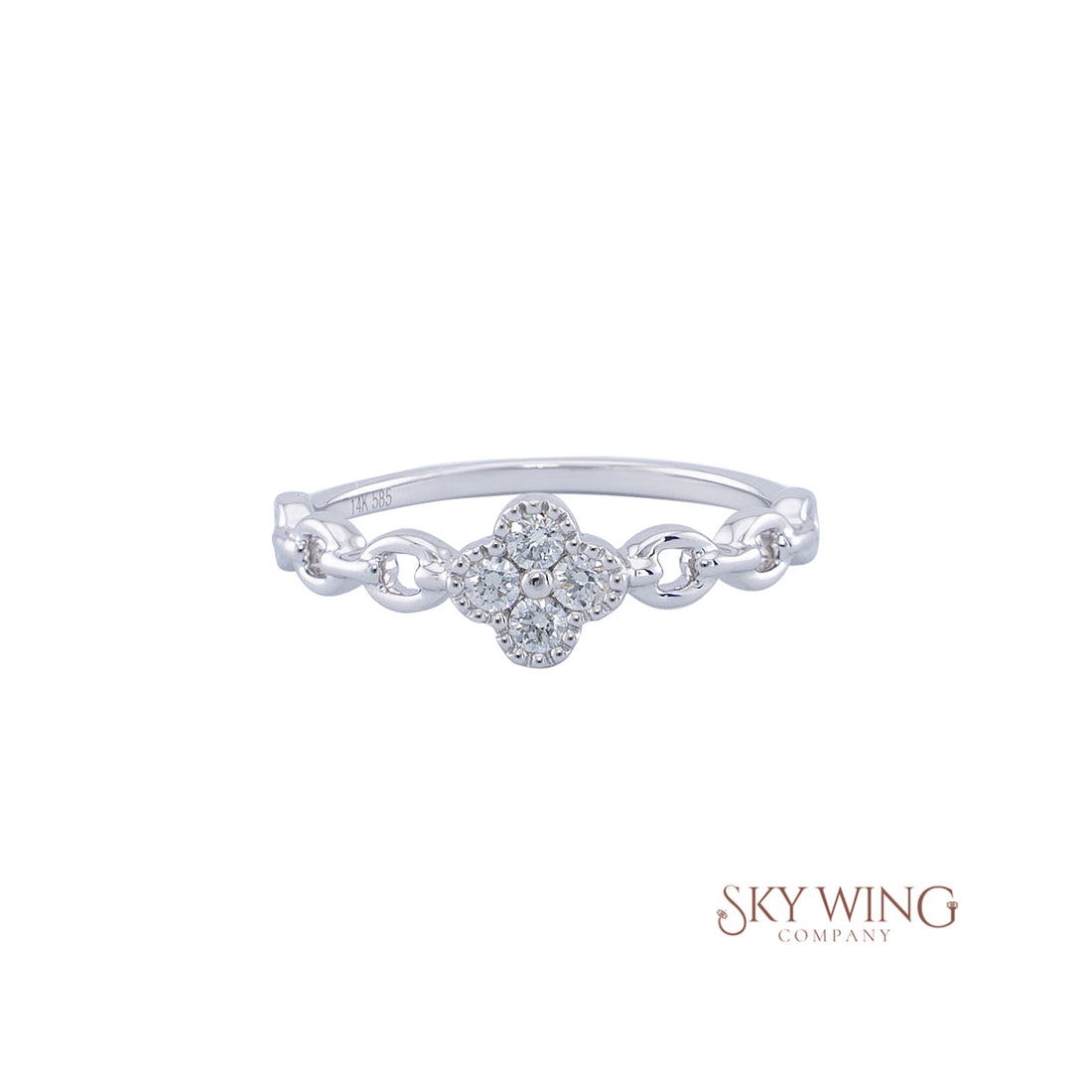 ROUND DIAMOND CLOVER RING