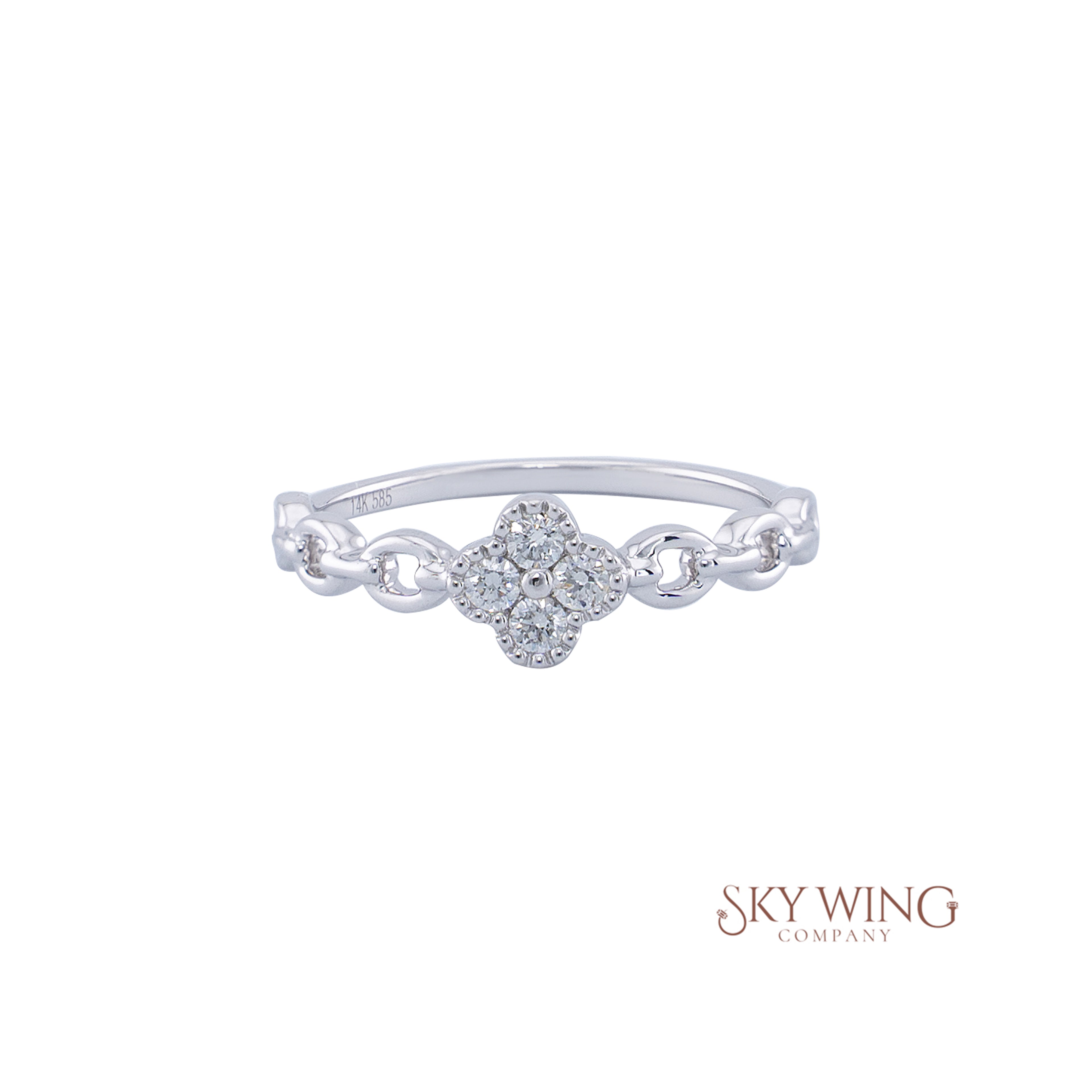 ROUND DIAMOND CLOVER RING